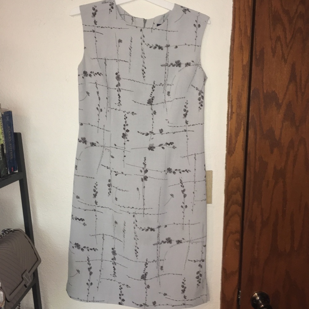 Hillard & Hansen Gray Floral Sleeveless Dress